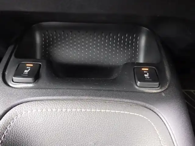 トヨタ カローラツーリング ダブルバイビー 千葉県 2020(令2)年 4.3万km ブラックマイカ Toyota Safety Sense/・プリクラッシュセーフティ/・レーンディパーチャーアラート/・オートハイビーム/・レーダークルーズコントロール/ハーフレザーシート/前席シートヒーター/純正コネクティッドナビ/地デジTV/【Bluetooth接続】/バックカメラ/ドライブレコーダー（DRT-H68A）/革巻きステアリング/ステアリングヒーター/ステアリングスイッチ/ETC/LEDヘッドライト/フォグライト/ウインカーミラー/クリアランスソナー/純正17インチアルミホイル/サイド/カーテン/ニーエアバッグ/スマートキー