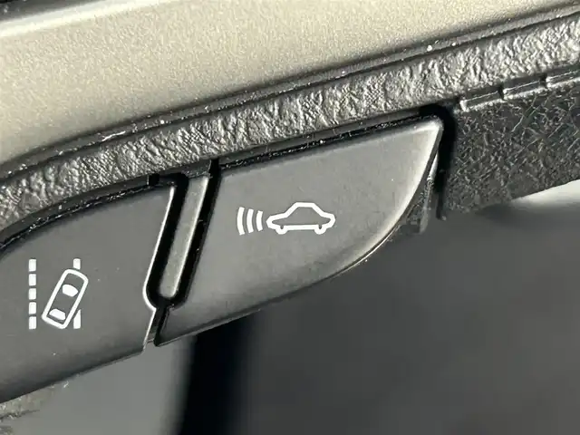トヨタ ランドクルーザー プラド TX Lパッケージ 道央・札幌 2018(平30)年 1.7万km アティチュードブラックマイカ ・ワンオーナー/・４WD/・純正ナビ/　CD/DVD/SD/BT/フルセグ/・バックカメラ/・ビルトインETC/・前方ドライブレコーダー/・プリクラッシュセーフティ/・レーダークルーズコントロール/・レーンキープアシスト/・クリアランスソナー/・オートハイビーム/・レザーシート/・前席パワーシート/・前席エア/シートヒーター/・LEDヘッドライト/・フォグライト/・オートライト/・プッシュスタート/・スマートキー/・一体型エンジンスターター/・ルーフレール/・純正フロアマット/・ドアバイザー/・保証書/・取扱説明書