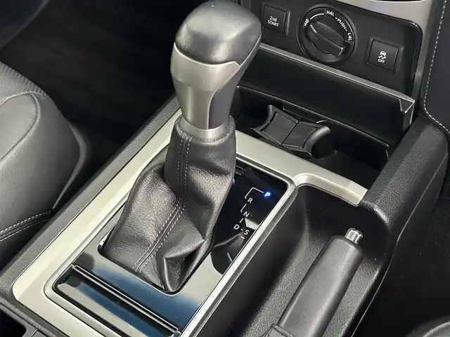 トヨタ ランドクルーザー プラド TX Lパッケージ 道央・札幌 2018(平30)年 1.7万km アティチュードブラックマイカ ・ワンオーナー/・４WD/・純正ナビ/　CD/DVD/SD/BT/フルセグ/・バックカメラ/・ビルトインETC/・前方ドライブレコーダー/・プリクラッシュセーフティ/・レーダークルーズコントロール/・レーンキープアシスト/・クリアランスソナー/・オートハイビーム/・レザーシート/・前席パワーシート/・前席エア/シートヒーター/・LEDヘッドライト/・フォグライト/・オートライト/・プッシュスタート/・スマートキー/・一体型エンジンスターター/・ルーフレール/・純正フロアマット/・ドアバイザー/・保証書/・取扱説明書
