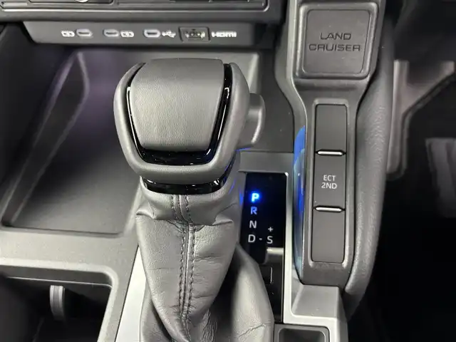 トヨタ ランドクルーザー ２５０ VX 埼玉県 2025(令7)年 0.1万km未満 プラチナホワイトパールマイカ 未使用車/純正12インチナビ/パノラミックビューカメラ/サンルーフ/純正ドライブレコーダー/ルーフレール/バックフォグ/HDMI端子/デジタルインナーミラー/オートマチックハイビーム/スマートキー/ビルトインETC2.0