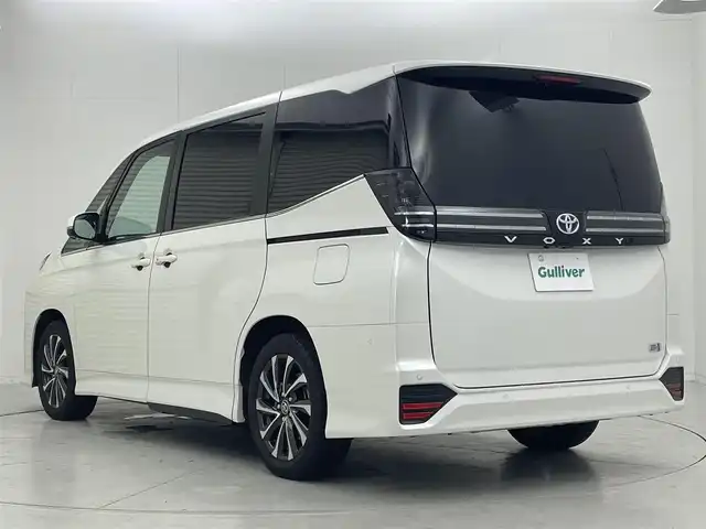 トヨタ ヴォクシー ハイブリッド S－Z 茨城県 2024(令6)年 0.5万km ホワイトパールクリスタルシャイン 純正10.5型DA/フルセグ/アドバンストパーク/全方位カメラ/純正13.2型フリップダウンモニター/ユニバーサルステップ/快適利便パッケージ/衝突被害軽減ブレーキ/車線逸脱抑制装置/レーダークルーズコントロール/オートマチックハイビーム/クリアランスソナー/両側電動スライドドア/ETC2.0/AC100V/シートヒーター/ステアリングヒーター/純正17インチAW/3眼LEDヘッドライト/スマートキー
