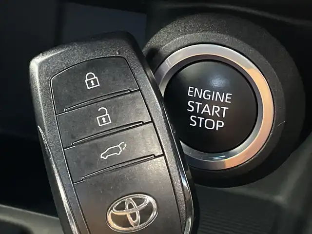 トヨタ ハリアー Z レザーパッケージ 新潟県 2023(令5)年 2.9万km プラチナホワイトパールマイカ メーカーオプションナビ/JBLサウンド/フルセグテレビ/Bluetooth/調光パノラマルーフ/デジタルインナーミラー/アラウンドビューモニター/パワーシート/前席シートヒーター/前席エアシート/パワーバックドア/ETC2.0/プッシュスタート/スマートキー/電動格納ミラー/レーンキープアラート/コーナーセンサー/LEDライト/オートハイビーム/オートライト