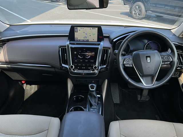 トヨタ クラウン ハイブリッド G－エグゼクティブ 茨城県 2019(令1)年 1.8万km ホワイトパールクリスタルシャイン 横滑り防止装置/コーナーセンサー/レーンキープアシスト/盗難防止装置/オートライト/オートマチックハイビーム/LEDヘッドライト/カーテンエアバッグ/Bluetooth/USB入力端子/ETC2.0/全方位カメラ/フルセグTV/純正SDナビ/サンルーフ/MTモード付AT/パーキングアシスト/スマートキー/冷房AAC/クルーズコントロール/ドライブレコーダー/純正フロアマット/パワーシート/レザーシート/シートヒーター/18インチ純正アルミホイール