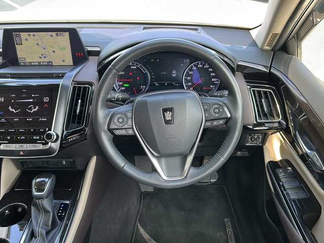 トヨタ クラウン ハイブリッド G－エグゼクティブ 茨城県 2019(令1)年 1.8万km ホワイトパールクリスタルシャイン 横滑り防止装置/コーナーセンサー/レーンキープアシスト/盗難防止装置/オートライト/オートマチックハイビーム/LEDヘッドライト/カーテンエアバッグ/Bluetooth/USB入力端子/ETC2.0/全方位カメラ/フルセグTV/純正SDナビ/サンルーフ/MTモード付AT/パーキングアシスト/スマートキー/冷房AAC/クルーズコントロール/ドライブレコーダー/純正フロアマット/パワーシート/レザーシート/シートヒーター/18インチ純正アルミホイール