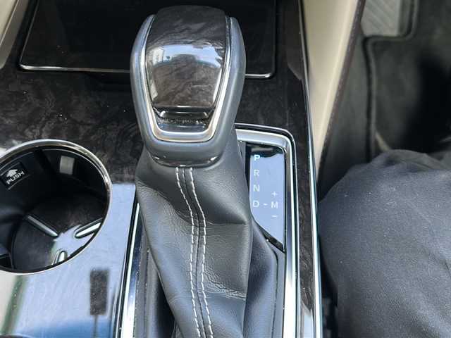 トヨタ クラウン ハイブリッド G－エグゼクティブ 茨城県 2019(令1)年 1.8万km ホワイトパールクリスタルシャイン 横滑り防止装置/コーナーセンサー/レーンキープアシスト/盗難防止装置/オートライト/オートマチックハイビーム/LEDヘッドライト/カーテンエアバッグ/Bluetooth/USB入力端子/ETC2.0/全方位カメラ/フルセグTV/純正SDナビ/サンルーフ/MTモード付AT/パーキングアシスト/スマートキー/冷房AAC/クルーズコントロール/ドライブレコーダー/純正フロアマット/パワーシート/レザーシート/シートヒーター/18インチ純正アルミホイール