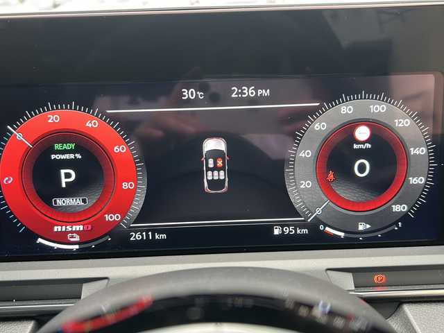日産 オーラ ニスモ 愛媛県 2023(令5)年 0.3万km ピュアホワイトパール エマージェンシーブレーキ /プロパイロット /純正メモリナビ/　　BT/フルセグ/Apple CarPlay /アラウンドビューモニター /LEDオートライト /ハーフレザーシート /純正17インチアルミホイール /ワイヤレス充電 /インテリジェントミラー /純正ETC2.0