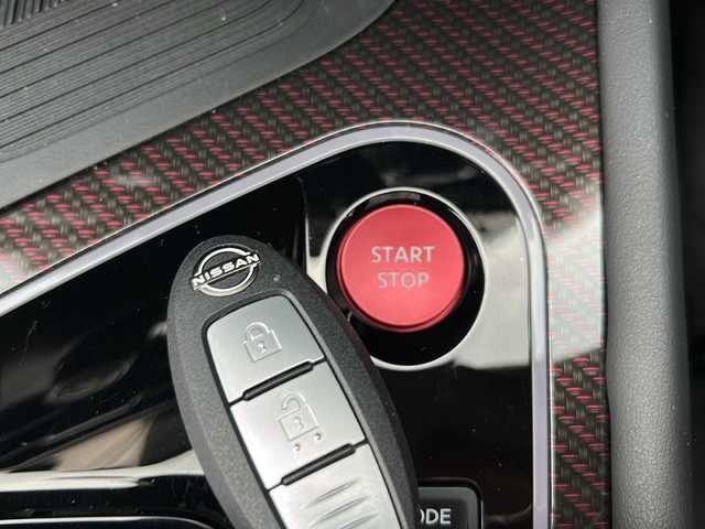 日産 オーラ ニスモ 愛媛県 2023(令5)年 0.3万km ピュアホワイトパール エマージェンシーブレーキ /プロパイロット /純正メモリナビ/　　BT/フルセグ/Apple CarPlay /アラウンドビューモニター /LEDオートライト /ハーフレザーシート /純正17インチアルミホイール /ワイヤレス充電 /インテリジェントミラー /純正ETC2.0