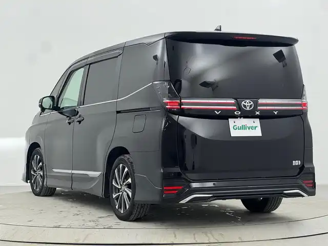 トヨタ ヴォクシー ハイブリッド S－Z 熊本県 2022(令4)年 3.7万km アティチュードブラックマイカ 純正ナビ/フルセグ/（CD/DVD/AM/FM/BT）/バックカメラ/両側パワースライド/レーダークルーズコントロール/コーナーセンサー/D/Nシートヒーター/ビルトインＥＴＣ/フリップダウンモニター/横滑り防止装置/オートホールド/衝突軽減システム/レーンアシスト/ＬＥＤヘッドライト/プッシュスタート/スマートキー/純正ＡＷ17インチ