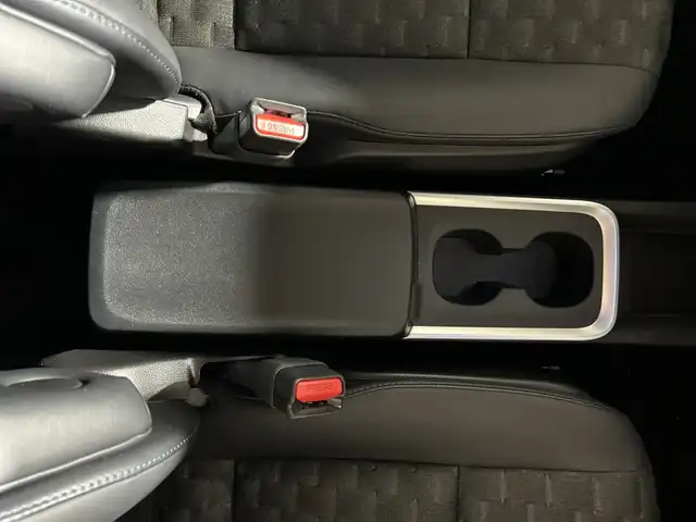 トヨタ ヴォクシー ハイブリッド S－Z 福岡県 2022(令4)年 3.7万km アティチュードブラックマイカ 純正ナビ/フルセグ/（CD/DVD/AM/FM/BT）/バックカメラ/両側パワースライド/レーダークルーズコントロール/コーナーセンサー/D/Nシートヒーター/ビルトインＥＴＣ/フリップダウンモニター/横滑り防止装置/オートホールド/衝突軽減システム/レーンアシスト/ＬＥＤヘッドライト/プッシュスタート/スマートキー/純正ＡＷ17インチ