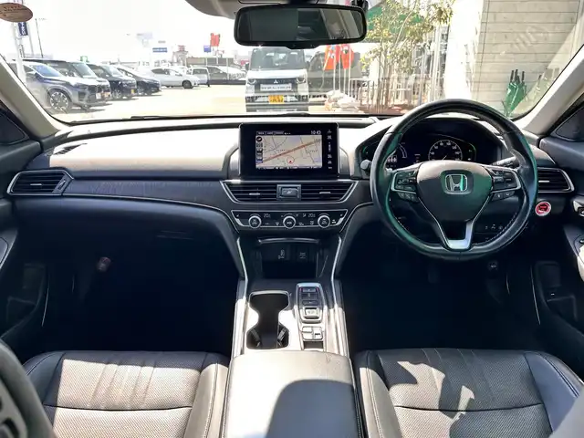ホンダ アコード EX 宮城県 2020(令2)年 9.3万km プラチナホワイトパール サンルーフ/ホンダセンシング/●衝突軽減ブレーキ〈CMBS〉/●誤発進抑制機能/●後方誤発進抑制機能/●歩行者事故低減ステアリング/●路外逸脱抑制機能/●渋滞追従機能付アダプティブ・クルーズ・コントロール〈ACC〉/●車線維持支援システム〈LKAS〉/●先行車発進お知らせ機能/●標識認識機能/●オートハイビーム/ブラインドスポットインフォメーション/Hondaインターナビ＋リンクアップフリー/・8インチワイドディスプレイ/・リアワイドカメラ/・ETC車載機/・Bluetooth/・フルセグTV/・USBジャック/ヘッドアップディスプレイ/ドライブレコーダー/ワイヤレス充電器/レザーシート/パワーシート（運転席メモリー機能付）/シートヒーター/革巻きステアリング/パドルシフト/ステアリングスイッチ/電動パーキングブレーキ/ブレーキホールド/LEDヘッドライト/フォグランプ/オートライト/スマートキー＆プッシュスタート/電動格納ミラー/純正18インチAW/純正フロアアット/W/サイド/カーテンエアバッグ