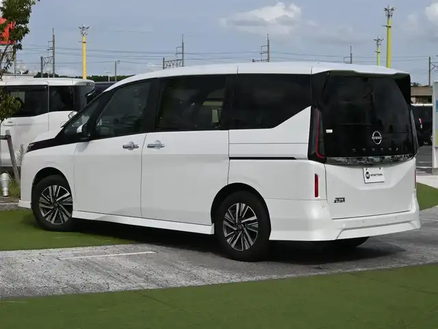 日産 セレナ ハイウェイスター V 千葉県 2023(令5)年 3.2万km プリズムホワイト プロパイロット/両側パワースライドドア/社外SDナビ/【Bluetooth接続】/アラウンドビューモニター/革巻きステアリング/ETC/LEDヘッドライト/フォグライト/ウインカーミラー/コーナーセンサー/純正16インチアルミホイル/サイド/カーテンエアバッグ/インテリジェントキー