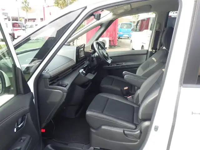日産 セレナ ハイウェイスター V 千葉県 2023(令5)年 3.2万km プリズムホワイト プロパイロット/両側パワースライドドア/社外SDナビ/【Bluetooth接続】/アラウンドビューモニター/革巻きステアリング/ETC/LEDヘッドライト/フォグライト/ウインカーミラー/コーナーセンサー/純正16インチアルミホイル/サイド/カーテンエアバッグ/インテリジェントキー
