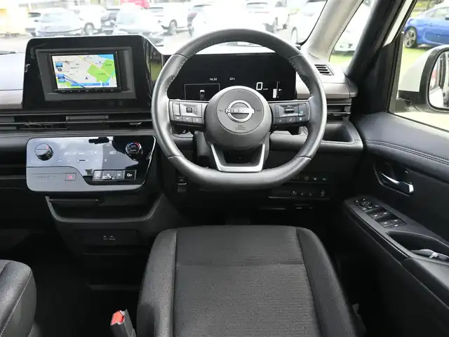 日産 セレナ ハイウェイスター V 千葉県 2023(令5)年 3.2万km プリズムホワイト プロパイロット/両側パワースライドドア/社外SDナビ/【Bluetooth接続】/アラウンドビューモニター/革巻きステアリング/ETC/LEDヘッドライト/フォグライト/ウインカーミラー/コーナーセンサー/純正16インチアルミホイル/サイド/カーテンエアバッグ/インテリジェントキー