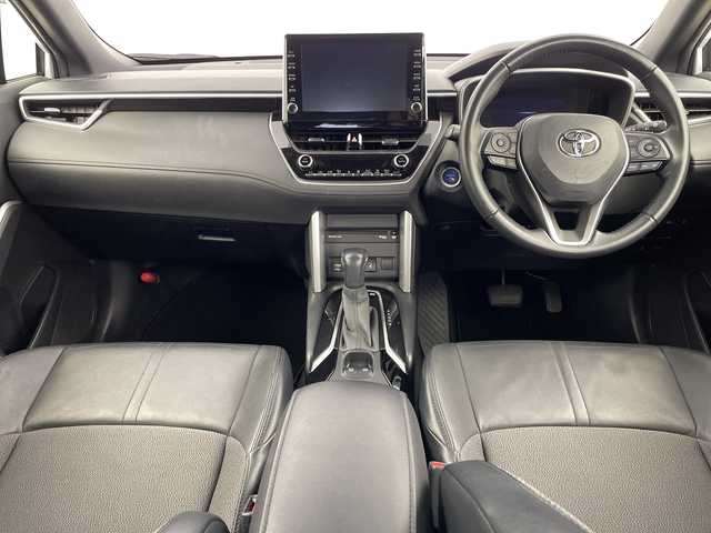 トヨタ カローラ クロス ハイブリッド Z 鹿児島県 2022(令4)年 3.5万km プラチナホワイトパールマイカ 純正9インチディスプレイオーディオ/パノラミックビューモニター/プリクラッシュセーフティ/レーンキープアシスト/レーダークルーズコントロール/電動リアゲート/ブラインドスポットモニター/ドライブレコーダー/ETC/AC100V/オートライト/ハーフレザーシート/シートヒーター/純正フロアマット/ドアバイザー/スマートキー/プッシュスタート