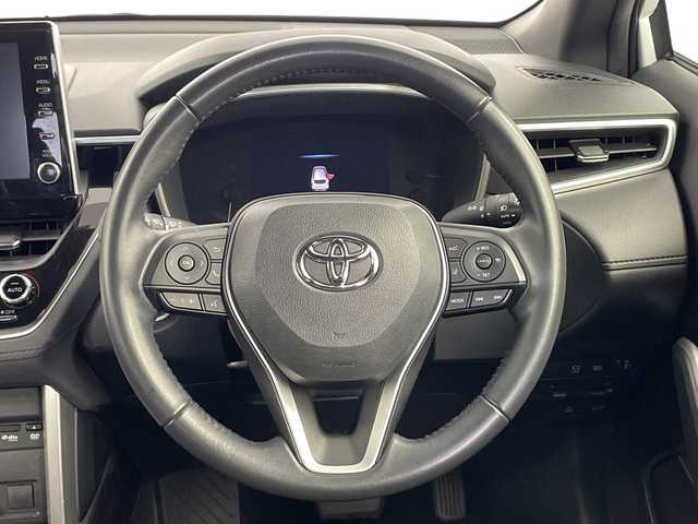 トヨタ カローラ クロス ハイブリッド Z 鹿児島県 2022(令4)年 3.5万km プラチナホワイトパールマイカ 純正9インチディスプレイオーディオ/パノラミックビューモニター/プリクラッシュセーフティ/レーンキープアシスト/レーダークルーズコントロール/電動リアゲート/ブラインドスポットモニター/ドライブレコーダー/ETC/AC100V/オートライト/ハーフレザーシート/シートヒーター/純正フロアマット/ドアバイザー/スマートキー/プッシュスタート