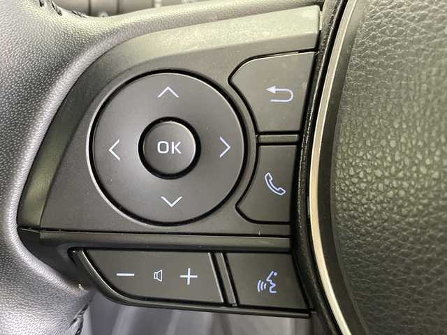 トヨタ カローラ クロス ハイブリッド Z 鹿児島県 2022(令4)年 3.5万km プラチナホワイトパールマイカ 純正9インチディスプレイオーディオ/パノラミックビューモニター/プリクラッシュセーフティ/レーンキープアシスト/レーダークルーズコントロール/電動リアゲート/ブラインドスポットモニター/ドライブレコーダー/ETC/AC100V/オートライト/ハーフレザーシート/シートヒーター/純正フロアマット/ドアバイザー/スマートキー/プッシュスタート