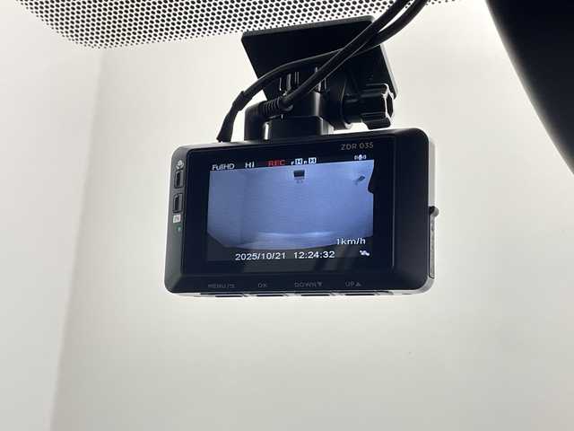 トヨタ カローラ クロス ハイブリッド Z 鹿児島県 2022(令4)年 3.5万km プラチナホワイトパールマイカ 純正9インチディスプレイオーディオ/パノラミックビューモニター/プリクラッシュセーフティ/レーンキープアシスト/レーダークルーズコントロール/電動リアゲート/ブラインドスポットモニター/ドライブレコーダー/ETC/AC100V/オートライト/ハーフレザーシート/シートヒーター/純正フロアマット/ドアバイザー/スマートキー/プッシュスタート