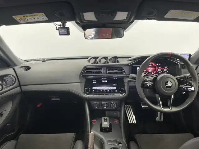 日産 フェアレディ Ｚ ニスモ 富山県 2024(令6)年 0.8万km グレーⅡ ワンオーナー/純正ナビ（AM/FM/USB/BT）/フルセグTV/バックカメラ/エマージェンシーブレーキ/インテリジェントクルーズコントロール/車線逸脱警報/ハイビームアシスト/LEDヘッドライト/クリアランスソナー/ハーフレザーシート/ドライブレコーダー/ビルトインETC/パドルシフト/レーダー探知機/スマートキー×２/プッシュスタート/純正フロアマット/取扱説明書/保証書