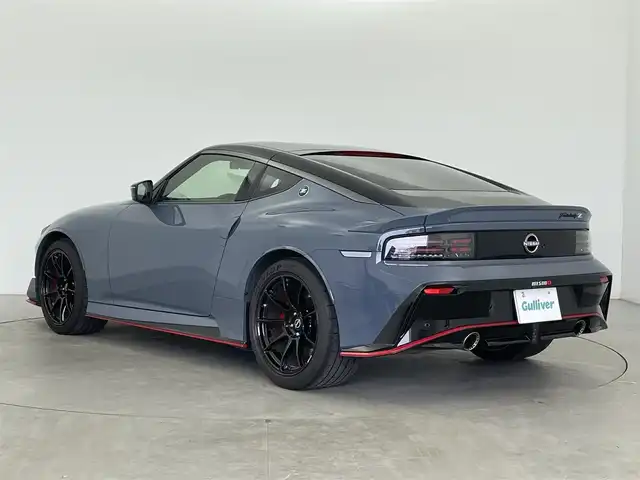 日産 フェアレディ Ｚ ニスモ 富山県 2024(令6)年 0.8万km グレーⅡ ワンオーナー/純正ナビ（AM/FM/USB/BT）/フルセグTV/バックカメラ/エマージェンシーブレーキ/インテリジェントクルーズコントロール/車線逸脱警報/ハイビームアシスト/LEDヘッドライト/クリアランスソナー/ハーフレザーシート/ドライブレコーダー/ビルトインETC/パドルシフト/レーダー探知機/スマートキー×２/プッシュスタート/純正フロアマット/取扱説明書/保証書