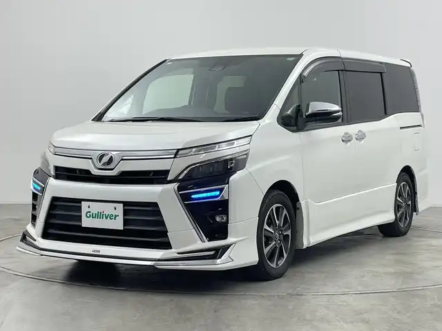 トヨタ ヴォクシー ZS 煌 群馬県 2018(平30)年 5.6万km ホワイトパールクリスタルシャイン モデリスタエアロ　純正１０型ナビ　バックカメラ　クルーズコントロール　衝突被害軽減ブレーキ　オートマチックハイビーム　両側電動スライドドア　ドライブレコーダー　ＥＴＣ２．０　ＬＥＤライト　禁煙車