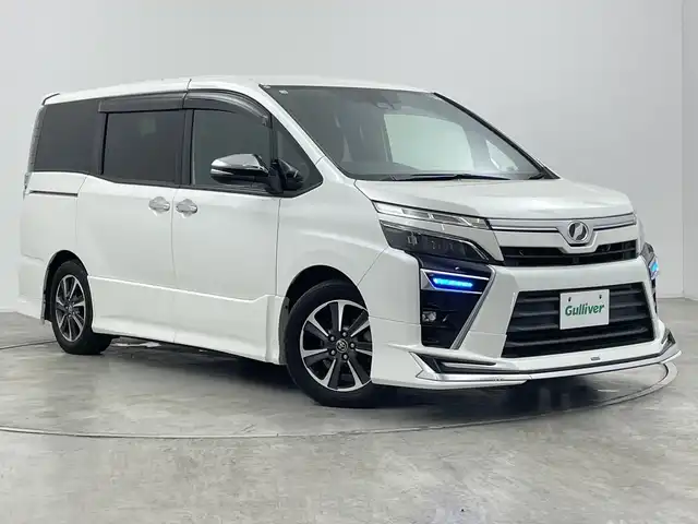 トヨタ ヴォクシー ZS 煌 群馬県 2018(平30)年 5.6万km ホワイトパールクリスタルシャイン モデリスタエアロ　純正１０型ナビ　バックカメラ　クルーズコントロール　衝突被害軽減ブレーキ　オートマチックハイビーム　両側電動スライドドア　ドライブレコーダー　ＥＴＣ２．０　ＬＥＤライト　禁煙車