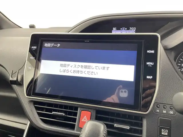 トヨタ ヴォクシー ZS 煌 群馬県 2018(平30)年 5.6万km ホワイトパールクリスタルシャイン モデリスタエアロ　純正１０型ナビ　バックカメラ　クルーズコントロール　衝突被害軽減ブレーキ　オートマチックハイビーム　両側電動スライドドア　ドライブレコーダー　ＥＴＣ２．０　ＬＥＤライト　禁煙車