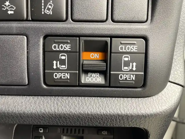 トヨタ ヴォクシー ZS 煌 群馬県 2018(平30)年 5.6万km ホワイトパールクリスタルシャイン モデリスタエアロ　純正１０型ナビ　バックカメラ　クルーズコントロール　衝突被害軽減ブレーキ　オートマチックハイビーム　両側電動スライドドア　ドライブレコーダー　ＥＴＣ２．０　ＬＥＤライト　禁煙車