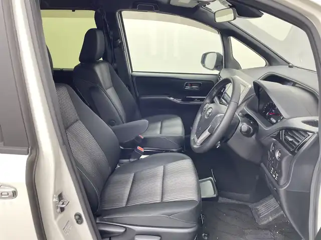 トヨタ ヴォクシー ZS 煌 群馬県 2018(平30)年 5.6万km ホワイトパールクリスタルシャイン モデリスタエアロ　純正１０型ナビ　バックカメラ　クルーズコントロール　衝突被害軽減ブレーキ　オートマチックハイビーム　両側電動スライドドア　ドライブレコーダー　ＥＴＣ２．０　ＬＥＤライト　禁煙車