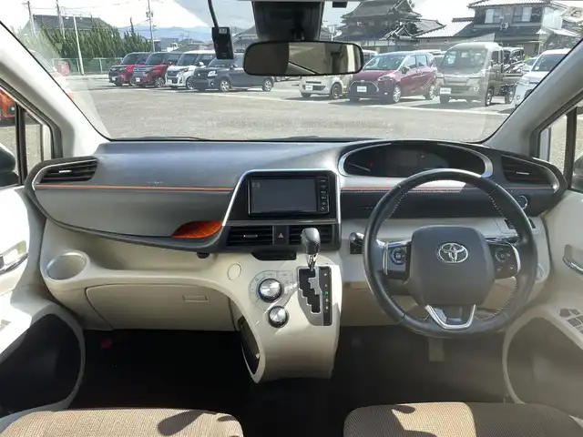 トヨタ シエンタ ハイブリッド G 熊本県 2017(平29)年 2.6万km ホワイトパールクリスタルシャイン 純正ナビ/・AM/FM/CD/BT/AUX/TV/トヨタセーフティセンス/・衝突軽減ブレーキ/・レーンキープアシスト/・オートハイビーム/・先行車発進お知らせ/ETC/両側電動スライドドア/ドライブレコーダー/革巻きステアリング/ステアリングスイッチ/純正フロアマット/電動格納ミラー/ウインカーミラー/プッシュスタート/スマートキー