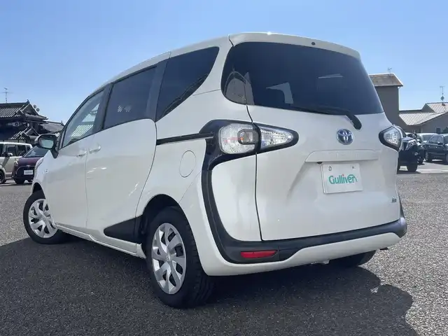 トヨタ シエンタ ハイブリッド G 熊本県 2017(平29)年 2.6万km ホワイトパールクリスタルシャイン 純正ナビ/・AM/FM/CD/BT/AUX/TV/トヨタセーフティセンス/・衝突軽減ブレーキ/・レーンキープアシスト/・オートハイビーム/・先行車発進お知らせ/ETC/両側電動スライドドア/ドライブレコーダー/革巻きステアリング/ステアリングスイッチ/純正フロアマット/電動格納ミラー/ウインカーミラー/プッシュスタート/スマートキー