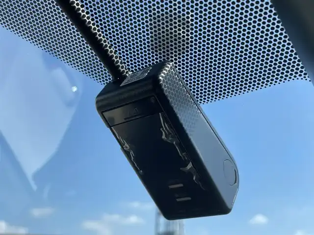 トヨタ シエンタ ハイブリッド G 熊本県 2017(平29)年 2.6万km ホワイトパールクリスタルシャイン 純正ナビ/・AM/FM/CD/BT/AUX/TV/トヨタセーフティセンス/・衝突軽減ブレーキ/・レーンキープアシスト/・オートハイビーム/・先行車発進お知らせ/ETC/両側電動スライドドア/ドライブレコーダー/革巻きステアリング/ステアリングスイッチ/純正フロアマット/電動格納ミラー/ウインカーミラー/プッシュスタート/スマートキー