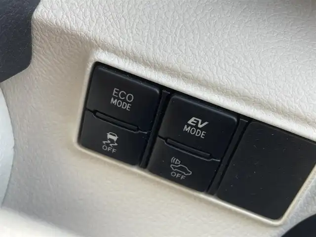 トヨタ シエンタ ハイブリッド G 熊本県 2017(平29)年 2.6万km ホワイトパールクリスタルシャイン 純正ナビ/・AM/FM/CD/BT/AUX/TV/トヨタセーフティセンス/・衝突軽減ブレーキ/・レーンキープアシスト/・オートハイビーム/・先行車発進お知らせ/ETC/両側電動スライドドア/ドライブレコーダー/革巻きステアリング/ステアリングスイッチ/純正フロアマット/電動格納ミラー/ウインカーミラー/プッシュスタート/スマートキー