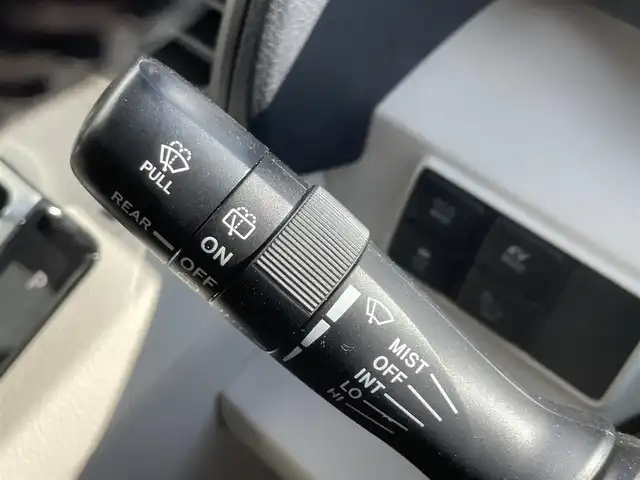 トヨタ シエンタ ハイブリッド G 熊本県 2017(平29)年 2.6万km ホワイトパールクリスタルシャイン 純正ナビ/・AM/FM/CD/BT/AUX/TV/トヨタセーフティセンス/・衝突軽減ブレーキ/・レーンキープアシスト/・オートハイビーム/・先行車発進お知らせ/ETC/両側電動スライドドア/ドライブレコーダー/革巻きステアリング/ステアリングスイッチ/純正フロアマット/電動格納ミラー/ウインカーミラー/プッシュスタート/スマートキー