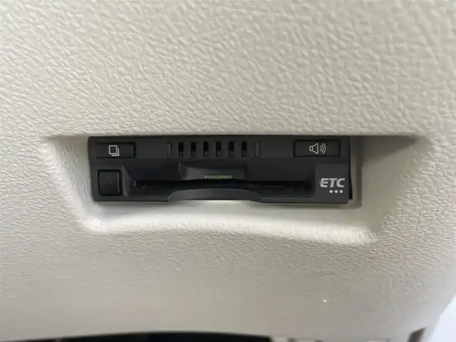 トヨタ シエンタ ハイブリッド G 熊本県 2017(平29)年 2.6万km ホワイトパールクリスタルシャイン 純正ナビ/・AM/FM/CD/BT/AUX/TV/トヨタセーフティセンス/・衝突軽減ブレーキ/・レーンキープアシスト/・オートハイビーム/・先行車発進お知らせ/ETC/両側電動スライドドア/ドライブレコーダー/革巻きステアリング/ステアリングスイッチ/純正フロアマット/電動格納ミラー/ウインカーミラー/プッシュスタート/スマートキー