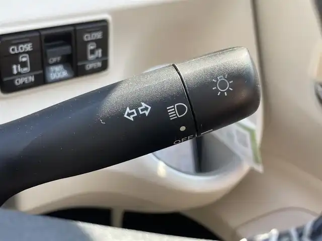 トヨタ シエンタ ハイブリッド G 熊本県 2017(平29)年 2.6万km ホワイトパールクリスタルシャイン 純正ナビ/・AM/FM/CD/BT/AUX/TV/トヨタセーフティセンス/・衝突軽減ブレーキ/・レーンキープアシスト/・オートハイビーム/・先行車発進お知らせ/ETC/両側電動スライドドア/ドライブレコーダー/革巻きステアリング/ステアリングスイッチ/純正フロアマット/電動格納ミラー/ウインカーミラー/プッシュスタート/スマートキー