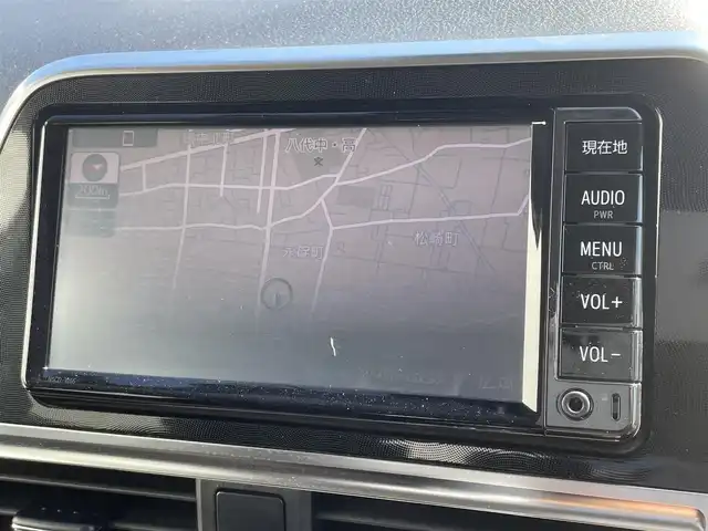 トヨタ シエンタ ハイブリッド G 熊本県 2017(平29)年 2.6万km ホワイトパールクリスタルシャイン 純正ナビ/・AM/FM/CD/BT/AUX/TV/トヨタセーフティセンス/・衝突軽減ブレーキ/・レーンキープアシスト/・オートハイビーム/・先行車発進お知らせ/ETC/両側電動スライドドア/ドライブレコーダー/革巻きステアリング/ステアリングスイッチ/純正フロアマット/電動格納ミラー/ウインカーミラー/プッシュスタート/スマートキー