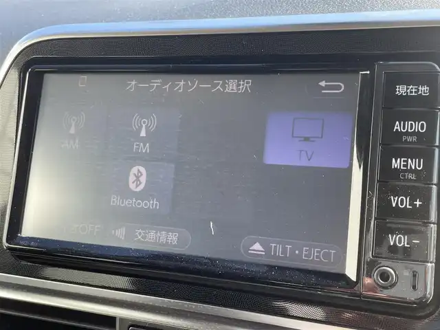 トヨタ シエンタ ハイブリッド G 熊本県 2017(平29)年 2.6万km ホワイトパールクリスタルシャイン 純正ナビ/・AM/FM/CD/BT/AUX/TV/トヨタセーフティセンス/・衝突軽減ブレーキ/・レーンキープアシスト/・オートハイビーム/・先行車発進お知らせ/ETC/両側電動スライドドア/ドライブレコーダー/革巻きステアリング/ステアリングスイッチ/純正フロアマット/電動格納ミラー/ウインカーミラー/プッシュスタート/スマートキー