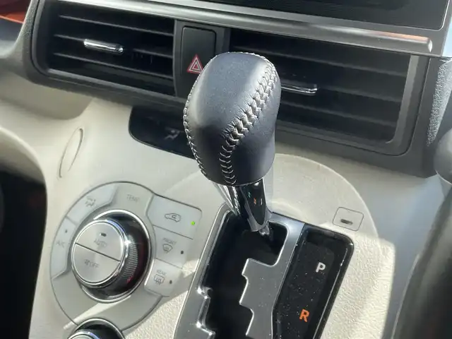 トヨタ シエンタ ハイブリッド G 熊本県 2017(平29)年 2.6万km ホワイトパールクリスタルシャイン 純正ナビ/・AM/FM/CD/BT/AUX/TV/トヨタセーフティセンス/・衝突軽減ブレーキ/・レーンキープアシスト/・オートハイビーム/・先行車発進お知らせ/ETC/両側電動スライドドア/ドライブレコーダー/革巻きステアリング/ステアリングスイッチ/純正フロアマット/電動格納ミラー/ウインカーミラー/プッシュスタート/スマートキー