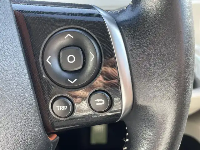 トヨタ シエンタ ハイブリッド G 熊本県 2017(平29)年 2.6万km ホワイトパールクリスタルシャイン 純正ナビ/・AM/FM/CD/BT/AUX/TV/トヨタセーフティセンス/・衝突軽減ブレーキ/・レーンキープアシスト/・オートハイビーム/・先行車発進お知らせ/ETC/両側電動スライドドア/ドライブレコーダー/革巻きステアリング/ステアリングスイッチ/純正フロアマット/電動格納ミラー/ウインカーミラー/プッシュスタート/スマートキー