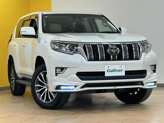 トヨタ ランドクルーザー プラド TX Lパッケージ 群馬県 2020(令2)年 2.6万km ホワイトパールクリスタルシャイン 4WD/トヨタセーフティセンス/・レーンディパーチャーアラート/・プリクラッシュセーフティ/・ブラインドスポットモニター/・レーダークルーズコントロール/・クリアランスソナー/純正SDナビ/（AM/FM/CD/DVD/BT/USB/AUX）/フルセグTV/サンルーフ/TRDエアロ（F・R）/パノラミックビューモニター/デジタルインナーミラー/ドライブレコーダー/ビルトインETC2.0/ブラックレザーシート/前席シートヒーター/前席エアシート/前席パワーシート/ウッドコンビステアリング/ステアリングスイッチ/LEDヘッドライト/オートライト/オートマチックハイビーム/ヘッドライトウォッシャー/フォグライト/純正19インチAW/電動ウィンカーミラー/横滑り防止装置/スマートキー