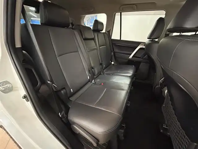 トヨタ ランドクルーザー プラド TX Lパッケージ 群馬県 2020(令2)年 2.6万km ホワイトパールクリスタルシャイン 4WD/トヨタセーフティセンス/・レーンディパーチャーアラート/・プリクラッシュセーフティ/・ブラインドスポットモニター/・レーダークルーズコントロール/・クリアランスソナー/純正SDナビ/（AM/FM/CD/DVD/BT/USB/AUX）/フルセグTV/サンルーフ/TRDエアロ（F・R）/パノラミックビューモニター/デジタルインナーミラー/ドライブレコーダー/ビルトインETC2.0/ブラックレザーシート/前席シートヒーター/前席エアシート/前席パワーシート/ウッドコンビステアリング/ステアリングスイッチ/LEDヘッドライト/オートライト/オートマチックハイビーム/ヘッドライトウォッシャー/フォグライト/純正19インチAW/電動ウィンカーミラー/横滑り防止装置/スマートキー