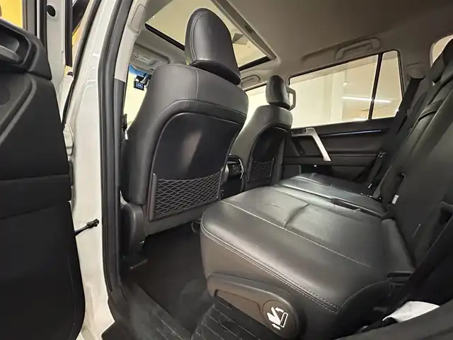 トヨタ ランドクルーザー プラド TX Lパッケージ 群馬県 2020(令2)年 2.6万km ホワイトパールクリスタルシャイン 4WD/トヨタセーフティセンス/・レーンディパーチャーアラート/・プリクラッシュセーフティ/・ブラインドスポットモニター/・レーダークルーズコントロール/・クリアランスソナー/純正SDナビ/（AM/FM/CD/DVD/BT/USB/AUX）/フルセグTV/サンルーフ/TRDエアロ（F・R）/パノラミックビューモニター/デジタルインナーミラー/ドライブレコーダー/ビルトインETC2.0/ブラックレザーシート/前席シートヒーター/前席エアシート/前席パワーシート/ウッドコンビステアリング/ステアリングスイッチ/LEDヘッドライト/オートライト/オートマチックハイビーム/ヘッドライトウォッシャー/フォグライト/純正19インチAW/電動ウィンカーミラー/横滑り防止装置/スマートキー