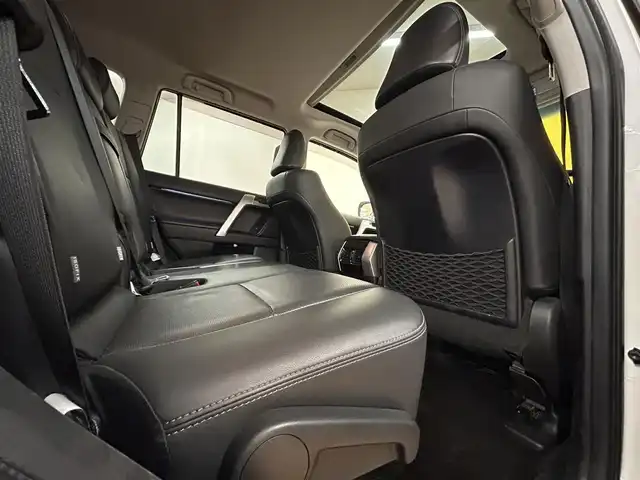 トヨタ ランドクルーザー プラド TX Lパッケージ 群馬県 2020(令2)年 2.6万km ホワイトパールクリスタルシャイン 4WD/トヨタセーフティセンス/・レーンディパーチャーアラート/・プリクラッシュセーフティ/・ブラインドスポットモニター/・レーダークルーズコントロール/・クリアランスソナー/純正SDナビ/（AM/FM/CD/DVD/BT/USB/AUX）/フルセグTV/サンルーフ/TRDエアロ（F・R）/パノラミックビューモニター/デジタルインナーミラー/ドライブレコーダー/ビルトインETC2.0/ブラックレザーシート/前席シートヒーター/前席エアシート/前席パワーシート/ウッドコンビステアリング/ステアリングスイッチ/LEDヘッドライト/オートライト/オートマチックハイビーム/ヘッドライトウォッシャー/フォグライト/純正19インチAW/電動ウィンカーミラー/横滑り防止装置/スマートキー