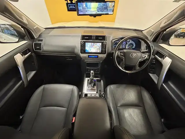 トヨタ ランドクルーザー プラド TX Lパッケージ 群馬県 2020(令2)年 2.6万km ホワイトパールクリスタルシャイン 4WD/トヨタセーフティセンス/・レーンディパーチャーアラート/・プリクラッシュセーフティ/・ブラインドスポットモニター/・レーダークルーズコントロール/・クリアランスソナー/純正SDナビ/（AM/FM/CD/DVD/BT/USB/AUX）/フルセグTV/サンルーフ/TRDエアロ（F・R）/パノラミックビューモニター/デジタルインナーミラー/ドライブレコーダー/ビルトインETC2.0/ブラックレザーシート/前席シートヒーター/前席エアシート/前席パワーシート/ウッドコンビステアリング/ステアリングスイッチ/LEDヘッドライト/オートライト/オートマチックハイビーム/ヘッドライトウォッシャー/フォグライト/純正19インチAW/電動ウィンカーミラー/横滑り防止装置/スマートキー