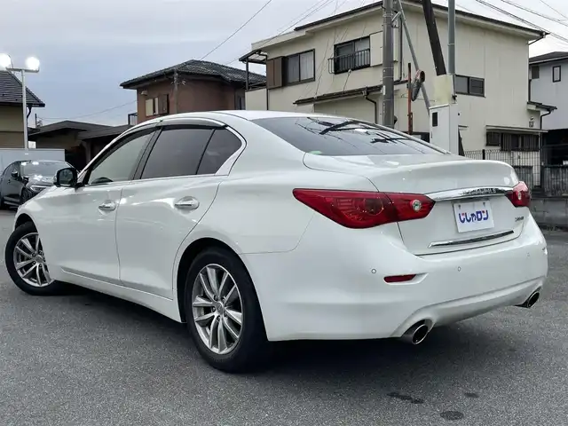 日産 スカイライン 200GT－t 山梨県 2015(平27)年 9.4万km クリスタルホワイトパール (株)IDOMが運営する【じしゃロン甲府店】の自社ローン専用車両になります。/こちらは現金またはオートローンご利用時の価格です。自社ローンご希望の方は別途その旨お申付け下さい/純正メーカーナビ/（フルセグTV/DVD/CD/USB/BTオーディオ）/ステアリングリモコン/全方位カメラ/ETC/クルーズコントロール/ドライブモードセレクト/ハーフレザーシート/前席パワーシート/LEDヘッドライト/フォグランプ/純正17インチアルミ/保証書/取扱説明書/ナビ取扱説明書