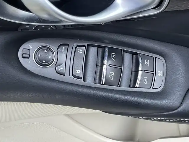 日産 スカイライン 200GT－t 山梨県 2015(平27)年 9.4万km クリスタルホワイトパール (株)IDOMが運営する【じしゃロン甲府店】の自社ローン専用車両になります。/こちらは現金またはオートローンご利用時の価格です。自社ローンご希望の方は別途その旨お申付け下さい/純正メーカーナビ/（フルセグTV/DVD/CD/USB/BTオーディオ）/ステアリングリモコン/全方位カメラ/ETC/クルーズコントロール/ドライブモードセレクト/ハーフレザーシート/前席パワーシート/LEDヘッドライト/フォグランプ/純正17インチアルミ/保証書/取扱説明書/ナビ取扱説明書