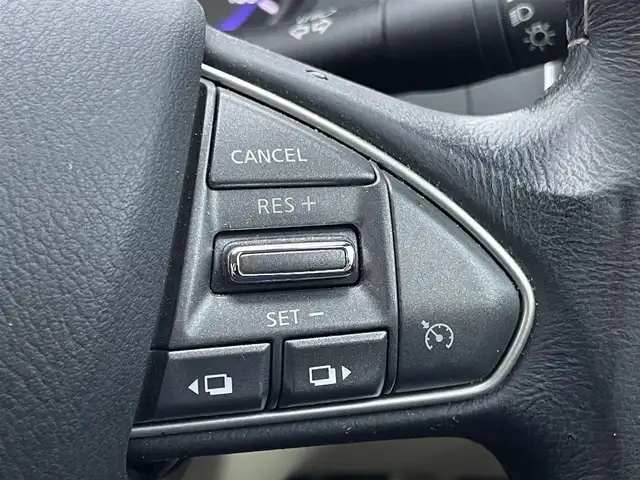 日産 スカイライン 200GT－t 山梨県 2015(平27)年 9.4万km クリスタルホワイトパール (株)IDOMが運営する【じしゃロン甲府店】の自社ローン専用車両になります。/こちらは現金またはオートローンご利用時の価格です。自社ローンご希望の方は別途その旨お申付け下さい/純正メーカーナビ/（フルセグTV/DVD/CD/USB/BTオーディオ）/ステアリングリモコン/全方位カメラ/ETC/クルーズコントロール/ドライブモードセレクト/ハーフレザーシート/前席パワーシート/LEDヘッドライト/フォグランプ/純正17インチアルミ/保証書/取扱説明書/ナビ取扱説明書