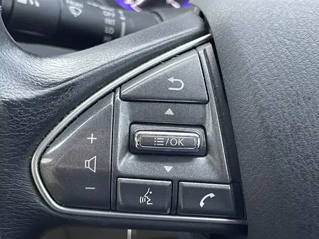 日産 スカイライン 200GT－t 山梨県 2015(平27)年 9.4万km クリスタルホワイトパール (株)IDOMが運営する【じしゃロン甲府店】の自社ローン専用車両になります。/こちらは現金またはオートローンご利用時の価格です。自社ローンご希望の方は別途その旨お申付け下さい/純正メーカーナビ/（フルセグTV/DVD/CD/USB/BTオーディオ）/ステアリングリモコン/全方位カメラ/ETC/クルーズコントロール/ドライブモードセレクト/ハーフレザーシート/前席パワーシート/LEDヘッドライト/フォグランプ/純正17インチアルミ/保証書/取扱説明書/ナビ取扱説明書