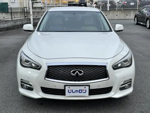 日産 スカイライン 200GT－t 山梨県 2015(平27)年 9.4万km クリスタルホワイトパール (株)IDOMが運営する【じしゃロン甲府店】の自社ローン専用車両になります。/こちらは現金またはオートローンご利用時の価格です。自社ローンご希望の方は別途その旨お申付け下さい/純正メーカーナビ/（フルセグTV/DVD/CD/USB/BTオーディオ）/ステアリングリモコン/全方位カメラ/ETC/クルーズコントロール/ドライブモードセレクト/ハーフレザーシート/前席パワーシート/LEDヘッドライト/フォグランプ/純正17インチアルミ/保証書/取扱説明書/ナビ取扱説明書