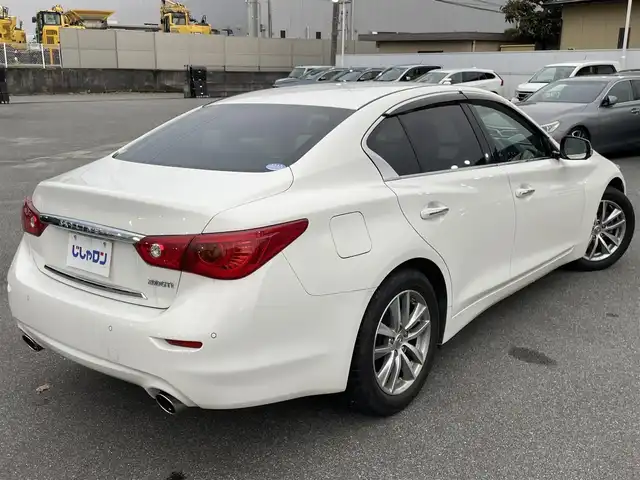 日産 スカイライン 200GT－t 山梨県 2015(平27)年 9.4万km クリスタルホワイトパール (株)IDOMが運営する【じしゃロン甲府店】の自社ローン専用車両になります。/こちらは現金またはオートローンご利用時の価格です。自社ローンご希望の方は別途その旨お申付け下さい/純正メーカーナビ/（フルセグTV/DVD/CD/USB/BTオーディオ）/ステアリングリモコン/全方位カメラ/ETC/クルーズコントロール/ドライブモードセレクト/ハーフレザーシート/前席パワーシート/LEDヘッドライト/フォグランプ/純正17インチアルミ/保証書/取扱説明書/ナビ取扱説明書